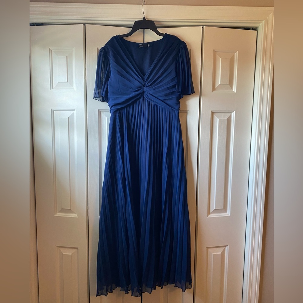 ASOS DESIGN Flutter Sleeve Pleat Midi Dress (Navy)